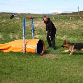 Hildur Palsdottir and  Vonziu's Asynja : Vonziu Elite